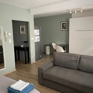  Apartment Close From Train Station And Shops