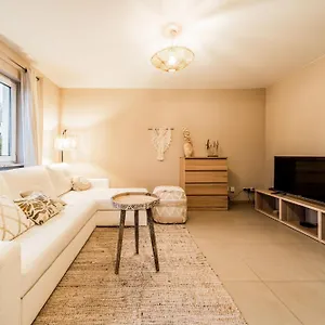 Beautiful In The And Free Parking Apartamento