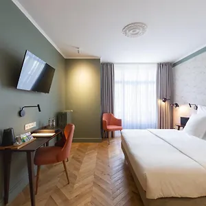 Perrin - Former Carlton Hotell